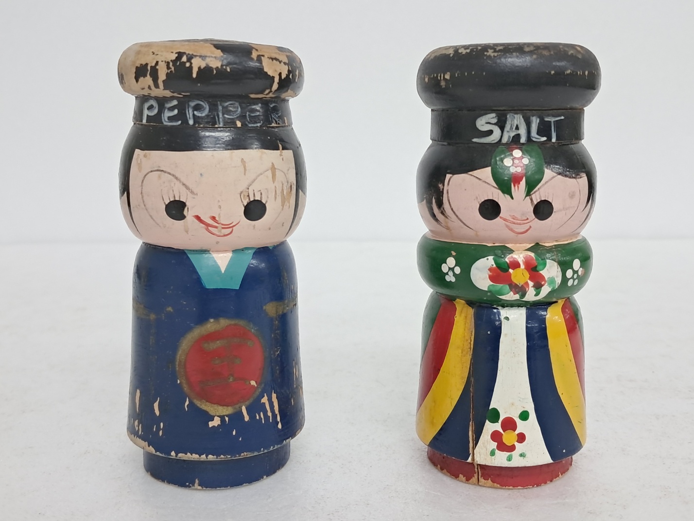 연대가 오래된 신랑각시 인형 양념통 세트