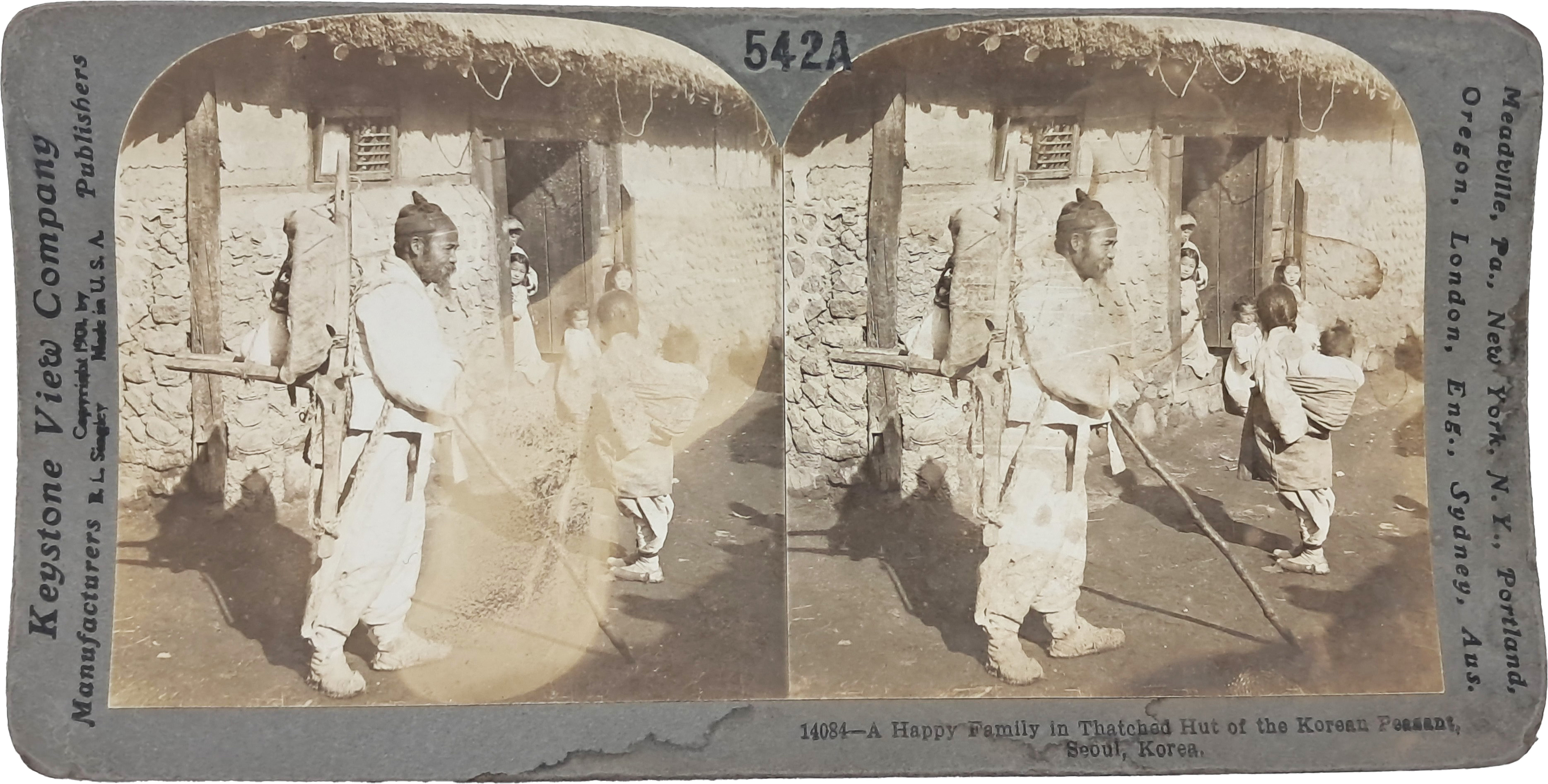 스테레오 뷰 - 서울지역 어느 초가집에서 행복하게 지내는 조선 백성들의 모습