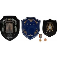 [102] 유엔군 사령부 참모총장이던 허버트 대처 중장이 대한민국 국가재건최고회의 의장 박정희에게 받은 자개패 등 패 3점과 한국전 참전용사 명예메달 및 콜린 파월 메달 등 5점 일괄