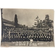 한국전쟁 중 치러진 “군가 보급 행진대회” 우승기념 사진