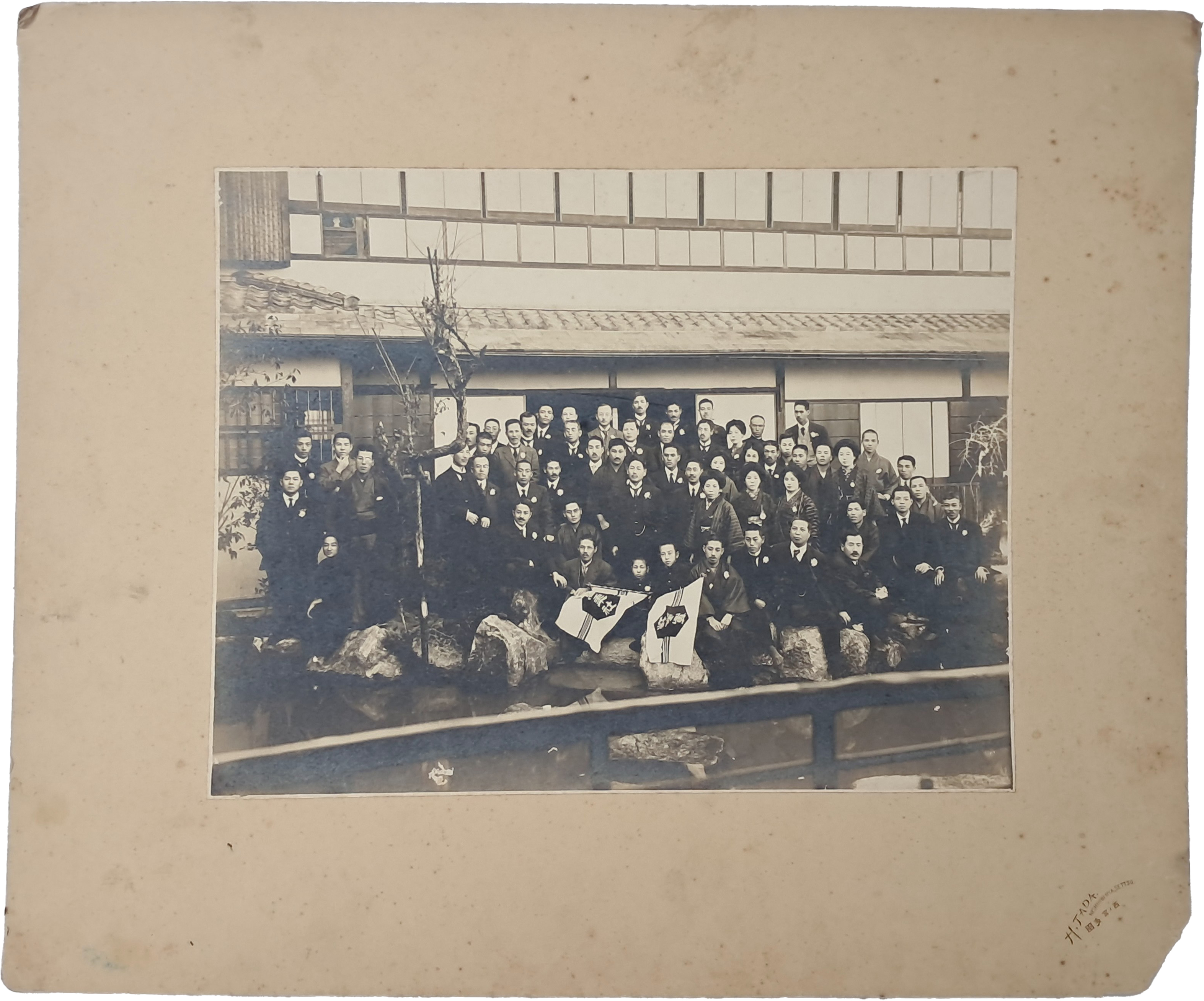 일본 최초의 광고 대행사 중 하나인 [만년사 萬年社] 단체 기념사진