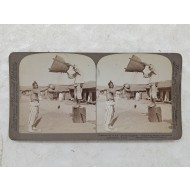 [24] 제물포 거리에서 ‘키질’하는 구한말 사진