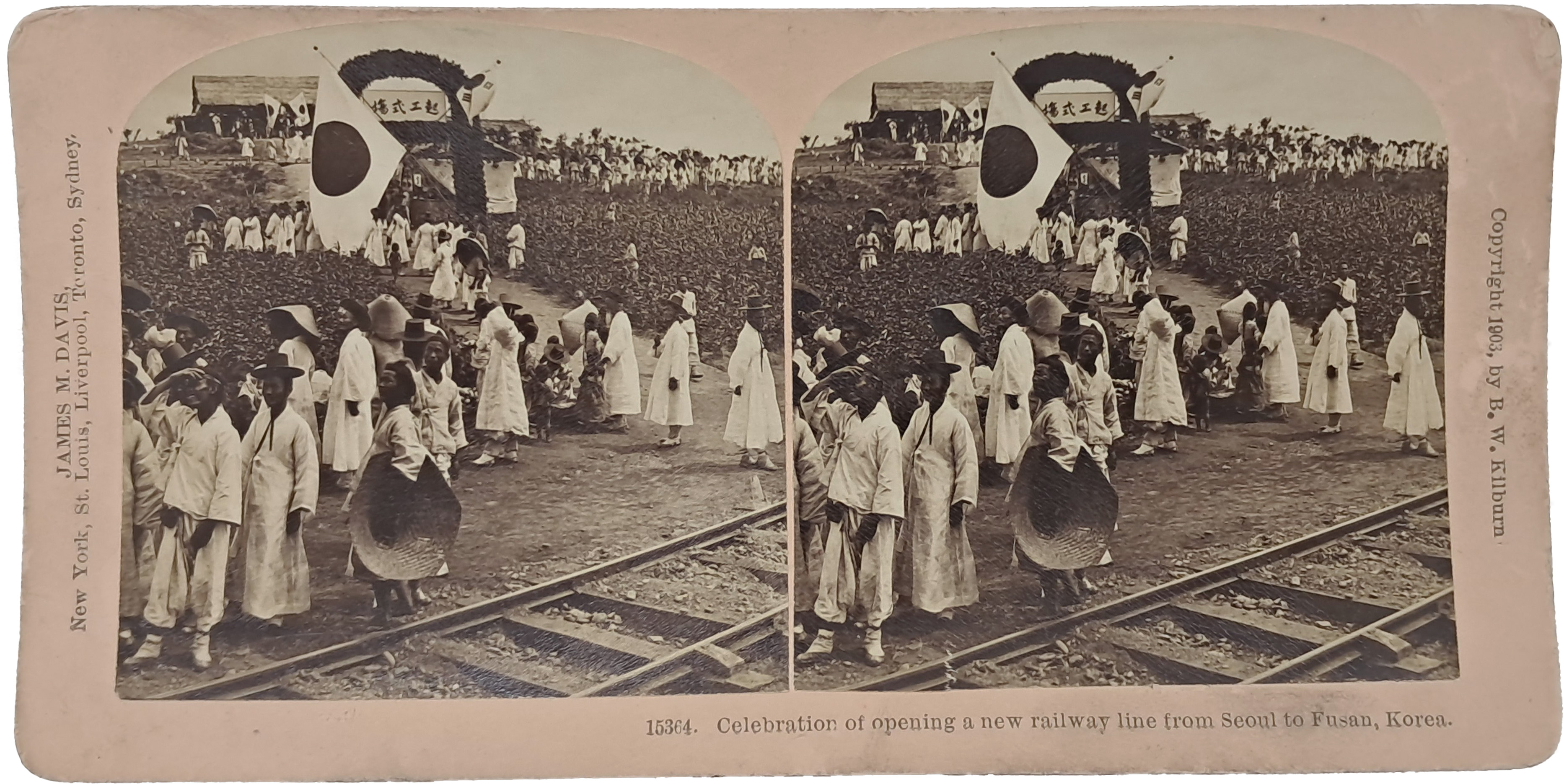 [46] 태극기가 보이는, 서울-부산 철도 개통식 입체사진